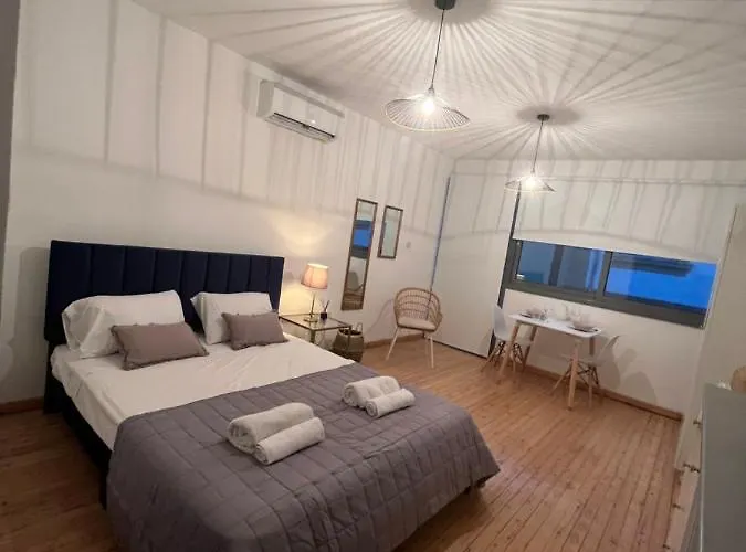 Rhea Down Town * Nikósie